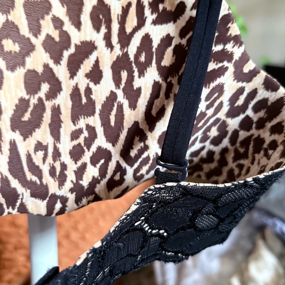 Victoria's Secret Black Lace Bra - Picture 9 of 11